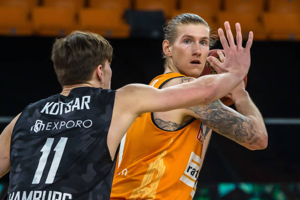 他不仅是一 他不仅是一