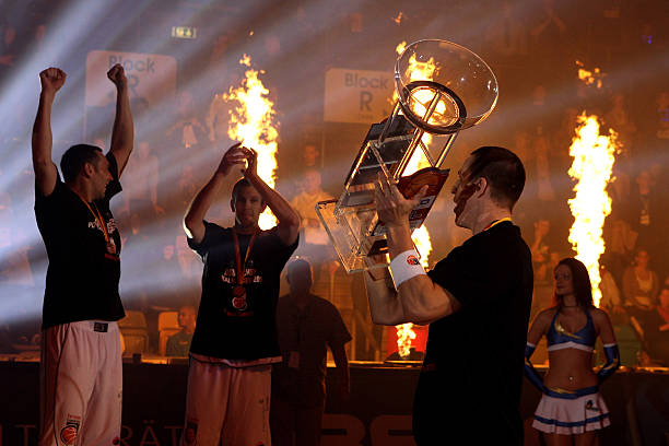 凭借顽强的 凭借顽强的